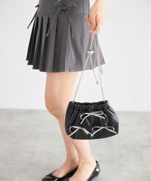 tocco closet（トッコ　クローゼット）の「【ZOZO限定】リボン付きメタリックショルダーバッグ（ショルダーバッグ・レディース・ブラック/アイボリー/シルバー・FREE）」の22枚目の写真