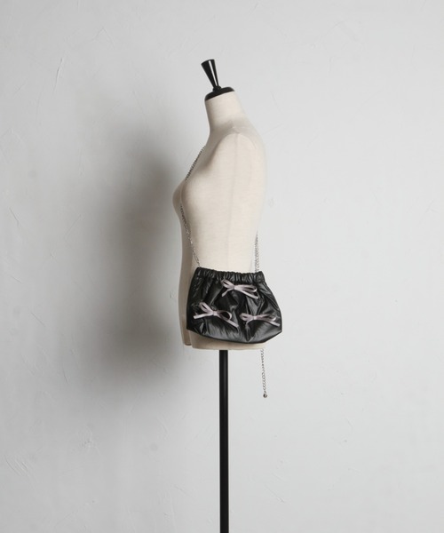 tocco closet（トッコ　クローゼット）の「【ZOZO限定】リボン付きメタリックショルダーバッグ（ショルダーバッグ・レディース・ブラック/アイボリー/シルバー・FREE）」の6枚目の写真