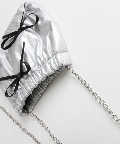 tocco closet（トッコ　クローゼット）の「【ZOZO限定】リボン付きメタリックショルダーバッグ（ショルダーバッグ・レディース・ブラック/アイボリー/シルバー・FREE）」の12枚目の写真