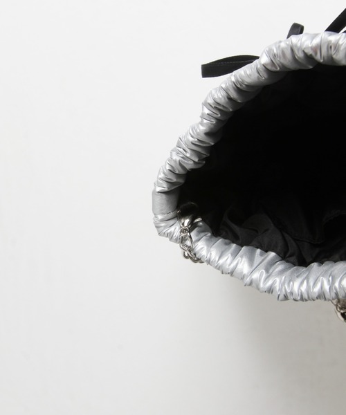 tocco closet（トッコ　クローゼット）の「【ZOZO限定】リボン付きメタリックショルダーバッグ（ショルダーバッグ・レディース・ブラック/アイボリー/シルバー・FREE）」の13枚目の写真