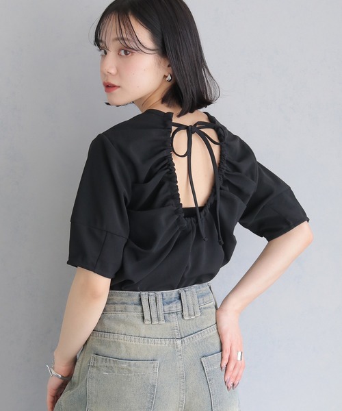 cheriella(シェリエラ)の「【cheriella】バックギャザーデザインTシャツ BACK GATHER DESIGN T-SHIRT(Tシャツ/カットソー・レディース・ブラック/カーキ/オフホワイト/ブルー・M)」の3枚目の写真