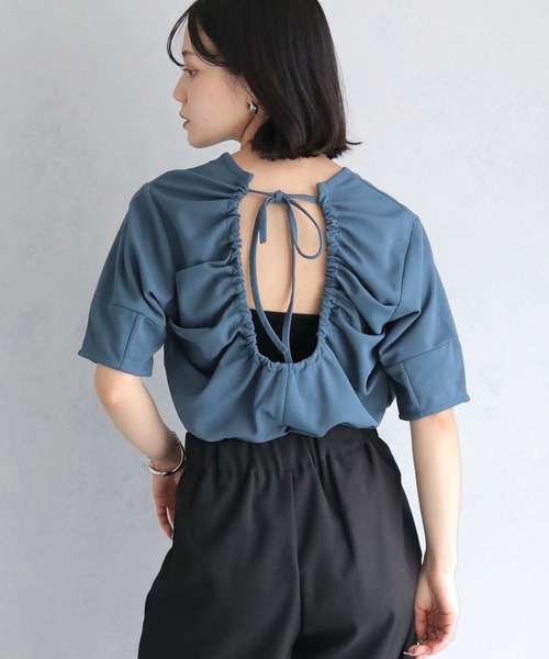 cheriella(シェリエラ)の「【cheriella】バックギャザーデザインTシャツ BACK GATHER DESIGN T-SHIRT(Tシャツ/カットソー・レディース・ブラック/カーキ/オフホワイト/ブルー・M)」の9枚目の写真
