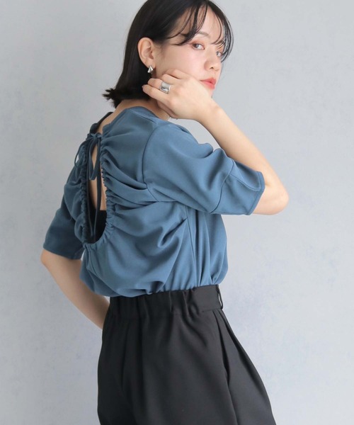 cheriella(シェリエラ)の「【cheriella】バックギャザーデザインTシャツ BACK GATHER DESIGN T-SHIRT(Tシャツ/カットソー・レディース・ブラック/カーキ/オフホワイト/ブルー・M)」の14枚目の写真