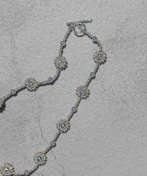 SMELLY(スメリー)の「メタルビーズフラワーネックレス(ネックレス・レディース・シルバー・-)」の1枚目の写真