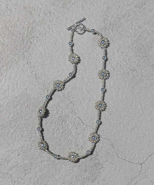 SMELLY(スメリー)の「メタルビーズフラワーネックレス(ネックレス・レディース・シルバー・-)」の2枚目の写真