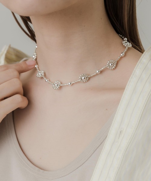 SMELLY(スメリー)の「メタルビーズフラワーネックレス(ネックレス・レディース・シルバー・-)」の4枚目の写真