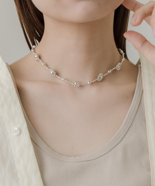 SMELLY(スメリー)の「メタルビーズフラワーネックレス(ネックレス・レディース・シルバー・-)」の5枚目の写真