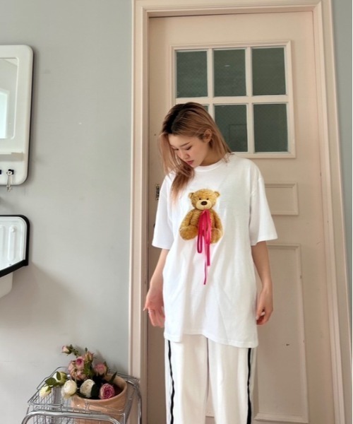 ipugo(イプゴ)の「ipugo/イプゴ リボン付き ベア ビッグTシャツ 秋物 秋服 2026年秋冬(Tシャツ/カットソー・レディース・ホワイト/ブラック・FREE)」の16枚目の写真