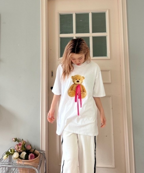 ipugo(イプゴ)の「ipugo/イプゴ リボン付き ベア ビッグTシャツ 秋物 秋服 2026年秋冬(Tシャツ/カットソー・レディース・ホワイト/ブラック・FREE)」の17枚目の写真