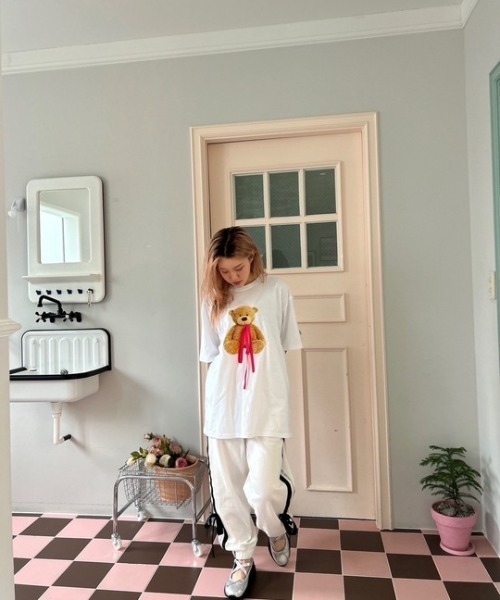ipugo(イプゴ)の「ipugo/イプゴ リボン付き ベア ビッグTシャツ 秋物 秋服 2026年秋冬(Tシャツ/カットソー・レディース・ホワイト/ブラック・FREE)」の18枚目の写真