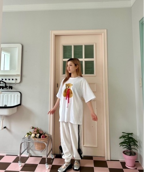 ipugo(イプゴ)の「ipugo/イプゴ リボン付き ベア ビッグTシャツ 秋物 秋服 2026年秋冬(Tシャツ/カットソー・レディース・ホワイト/ブラック・FREE)」の19枚目の写真