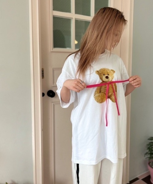 ipugo(イプゴ)の「ipugo/イプゴ リボン付き ベア ビッグTシャツ 秋物 秋服 2026年秋冬(Tシャツ/カットソー・レディース・ホワイト/ブラック・FREE)」の7枚目の写真