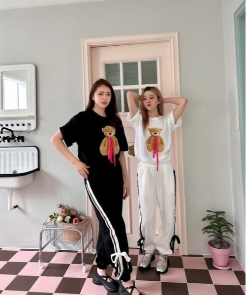 ipugo(イプゴ)の「ipugo/イプゴ リボン付き ベア ビッグTシャツ 秋物 秋服 2026年秋冬(Tシャツ/カットソー・レディース・ホワイト/ブラック・FREE)」の9枚目の写真