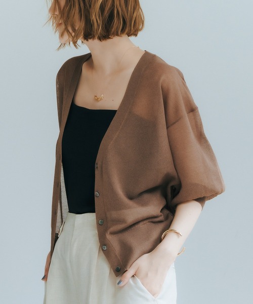 YECCA VECCA（イェッカヴェッカ）の「シアーニットVネックカーディガン（カーディガン/ボレロ・レディース・ブラック/ライトベージュ/ブラウン/ラベンダー・FREE）」の3枚目の写真