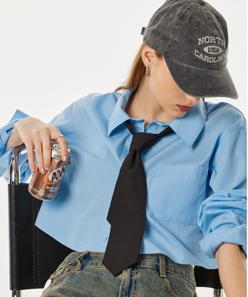 FOREVER 21(フォーエバー トゥエンティーワン)の「【2024FW】ネクタイ付きクロップドシャツ(シャツ/ブラウス・レディース・ブラック/ライトブルー/オフホワイト/ブルー・SMALL/MEDIUM)」の4枚目の写真