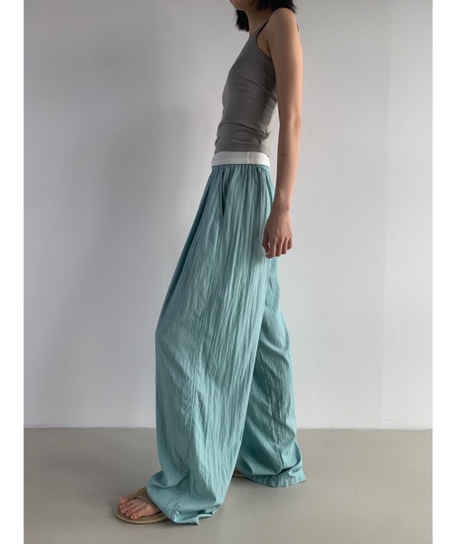 Didot.showroom(ディドット ショールーム)の「《 UNISEX 》ツータックナイロンワイドパンツ(スウェットパンツ・レディース・ミント/サンドベージュ/ブラック/チャコール・FREE)」の4枚目の写真