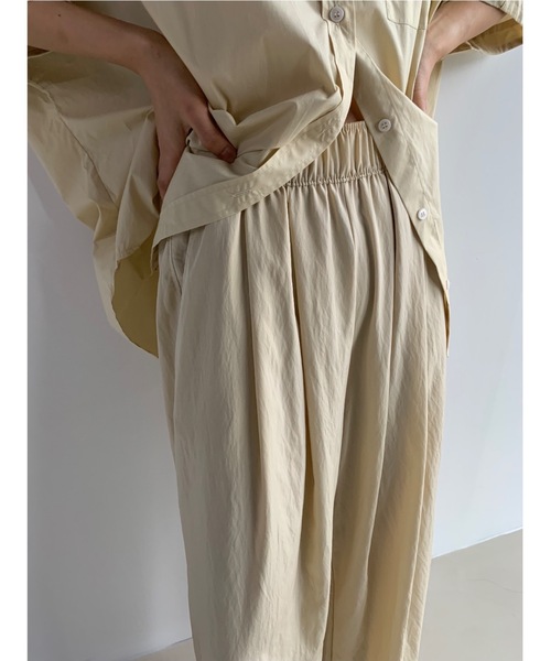 Didot.showroom(ディドット ショールーム)の「《 UNISEX 》ツータックナイロンワイドパンツ(スウェットパンツ・レディース・ミント/サンドベージュ/ブラック/チャコール・FREE)」の12枚目の写真
