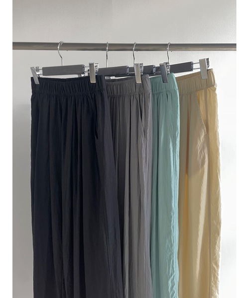 Didot.showroom(ディドット ショールーム)の「《 UNISEX 》ツータックナイロンワイドパンツ(スウェットパンツ・レディース・ミント/サンドベージュ/ブラック/チャコール・FREE)」の16枚目の写真