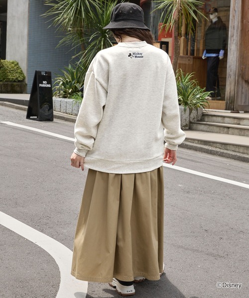 Disney(ディズニー)の「【Disney】別注 ミッキーマウス オールドグラフィックプリントスウェット(スウェット・レディース・モカ/ブラック系/スミクロ/オートミール/スモークピンク/アイボリー系・L/M)」の11枚目の写真