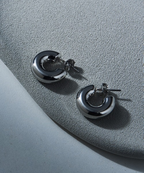 MAISON BREEZE reveur(メゾンブリーズレヴール)の「【MAISON BREEZE reveur】ミニフープピアス TTF4026(ピアス(両耳用)・レディース・ゴールド/シルバー・FREE)」の2枚目の写真