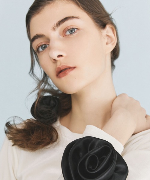 kiehtova（キエトヴァ）の「【kiehtova】ROSE SHUSHU / S KTH4（シュシュ・レディース・ブラック/ベージュ・S）」の3枚目の写真