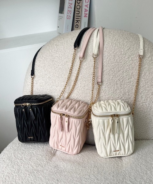 one after another NICE CLAUP（ワンアフターアナザーナイスクラップ）の「シャーリングミニバニティバッグ（ショルダーバッグ・レディース・ピンク/ブラック/アイボリー・FREE）」の13枚目の写真