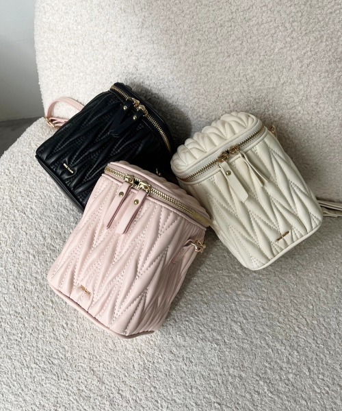 one after another NICE CLAUP（ワンアフターアナザーナイスクラップ）の「シャーリングミニバニティバッグ（ショルダーバッグ・レディース・ピンク/ブラック/アイボリー・FREE）」の14枚目の写真