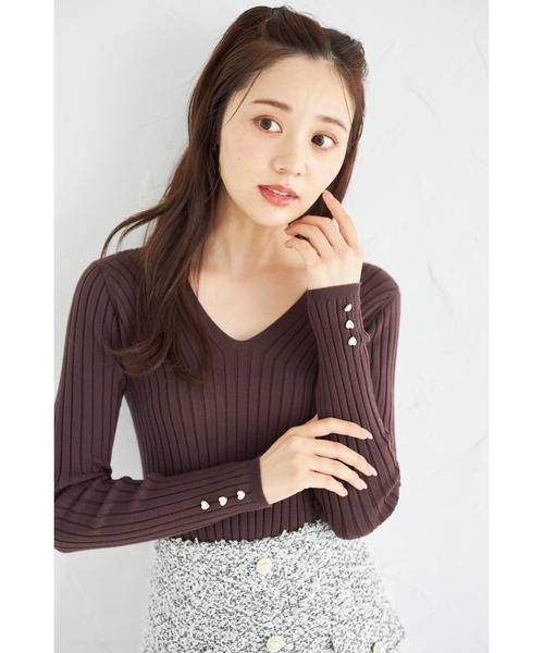 tocco closet(トッコ クローゼット)の「【ZOZO限定】スリーブハートボタンVネックリブニット(ニット/セーター・レディース・グレイッシュブルー/アイボリー/ブラック/ブラウン/ピンク・M)」の3枚目の写真