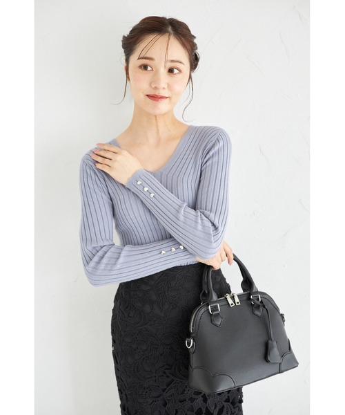 tocco closet(トッコ クローゼット)の「【ZOZO限定】スリーブハートボタンVネックリブニット(ニット/セーター・レディース・グレイッシュブルー/アイボリー/ブラック/ブラウン/ピンク・M)」の4枚目の写真