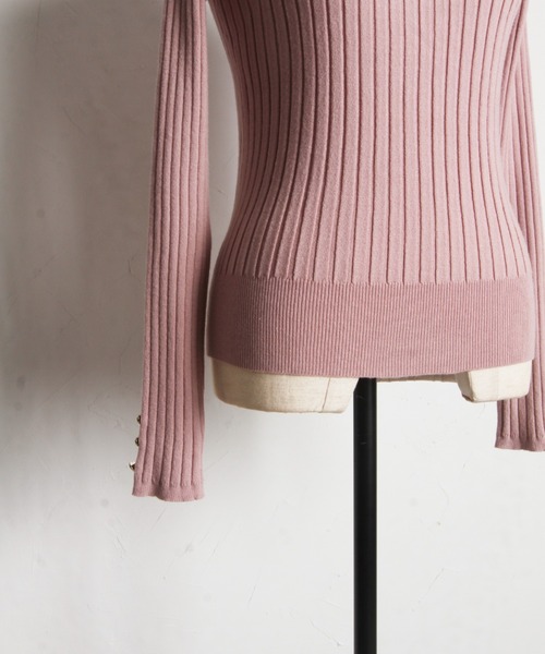 tocco closet(トッコ クローゼット)の「【ZOZO限定】スリーブハートボタンVネックリブニット(ニット/セーター・レディース・グレイッシュブルー/アイボリー/ブラック/ブラウン/ピンク・M)」の9枚目の写真