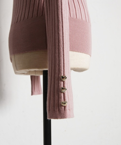 tocco closet(トッコ クローゼット)の「【ZOZO限定】スリーブハートボタンVネックリブニット(ニット/セーター・レディース・グレイッシュブルー/アイボリー/ブラック/ブラウン/ピンク・M)」の10枚目の写真