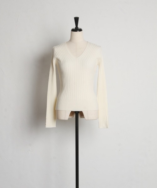 tocco closet(トッコ クローゼット)の「【ZOZO限定】スリーブハートボタンVネックリブニット(ニット/セーター・レディース・グレイッシュブルー/アイボリー/ブラック/ブラウン/ピンク・M)」の15枚目の写真