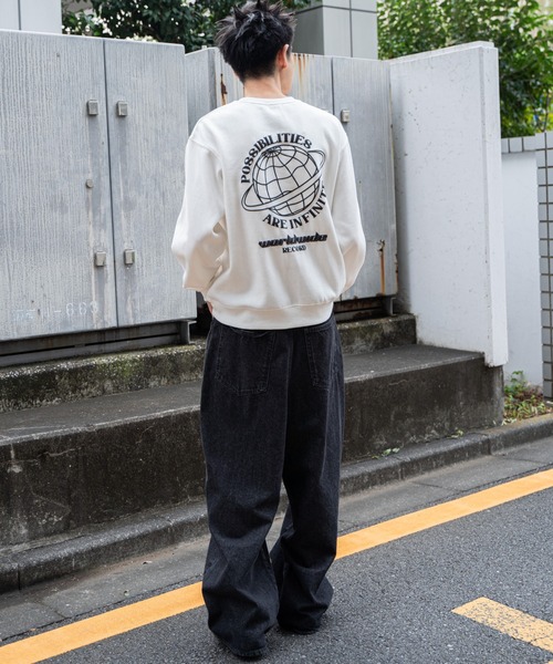 WEGO(ウィゴー)の「WEGO/リラックスフィットグラフィックプルオーバー(スウェット・メンズ・ホワイト/ブラック・MEDIUM/LARGE)」の3枚目の写真