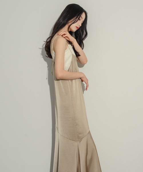 NEUNA(ヌナ)の「ワッシャーサテンキャミワンピース(ワンピース・レディース・イエロー/チャコールグレー/ベージュ・FREE)」の4枚目の写真