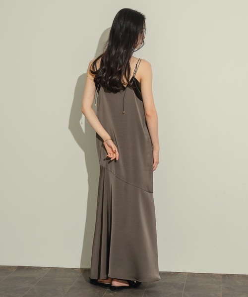 NEUNA(ヌナ)の「ワッシャーサテンキャミワンピース(ワンピース・レディース・イエロー/チャコールグレー/ベージュ・FREE)」の14枚目の写真