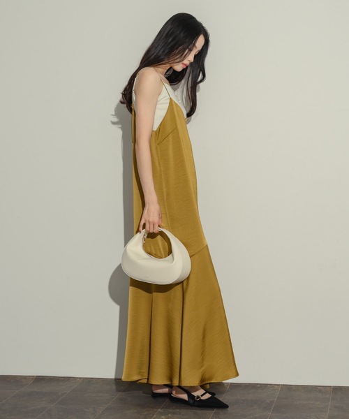 NEUNA(ヌナ)の「ワッシャーサテンキャミワンピース(ワンピース・レディース・イエロー/チャコールグレー/ベージュ・FREE)」の9枚目の写真