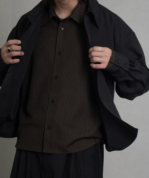welise(ウェライズ)の「【welise/ウェライズ】リッチドレープスムース×TRストライプ フェイクレイヤード ドッキングシャツ(シャツ/ブラウス・メンズ・チャコールグレー/ブラック/ライトグレー・L/M)」の4枚目の写真