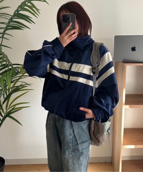 nemne store(ネンネストア)の「ベロアトラックジャケット(スウェット・レディース・ネイビー/グレー系・SMALL/MEDIUM)」の2枚目の写真