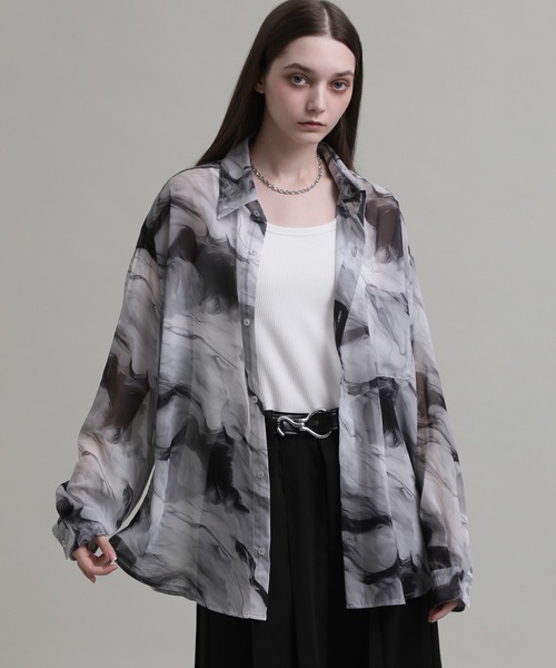 ELLUV(エルブ)の「【ELLUV/エルヴ】シルキーシフォンマーブル 長袖オーバーシアーシャツ(シャツ/ブラウス・メンズ・ブラック/ブルー/ホワイト・S/M/L)」の1枚目の写真