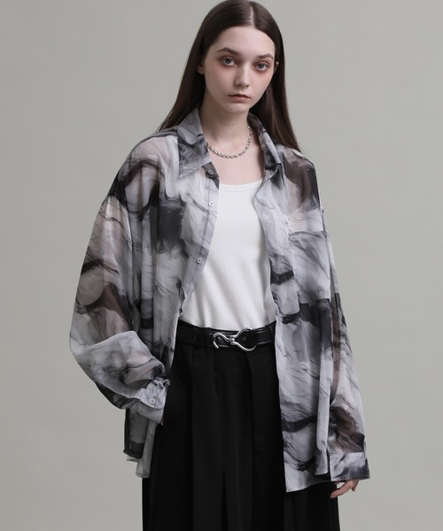 ELLUV(エルブ)の「【ELLUV/エルヴ】シルキーシフォンマーブル 長袖オーバーシアーシャツ(シャツ/ブラウス・メンズ・ブラック/ブルー/ホワイト・S/M/L)」の5枚目の写真