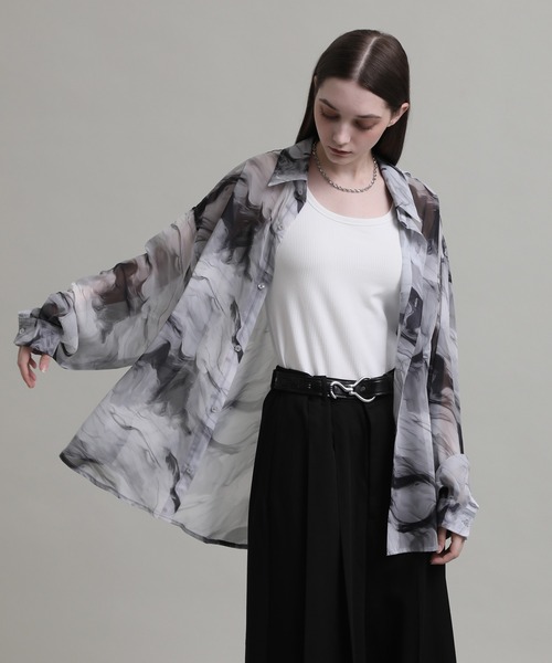 ELLUV(エルブ)の「【ELLUV/エルヴ】シルキーシフォンマーブル 長袖オーバーシアーシャツ(シャツ/ブラウス・メンズ・ブラック/ブルー/ホワイト・S/M/L)」の6枚目の写真