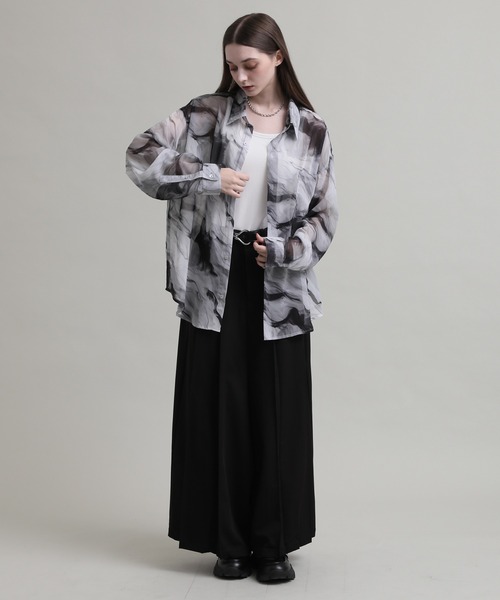 ELLUV(エルブ)の「【ELLUV/エルヴ】シルキーシフォンマーブル 長袖オーバーシアーシャツ(シャツ/ブラウス・メンズ・ブラック/ブルー/ホワイト・S/M/L)」の17枚目の写真
