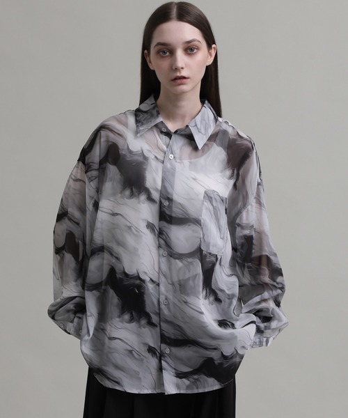 ELLUV(エルブ)の「【ELLUV/エルヴ】シルキーシフォンマーブル 長袖オーバーシアーシャツ(シャツ/ブラウス・メンズ・ブラック/ブルー/ホワイト・S/M/L)」の7枚目の写真