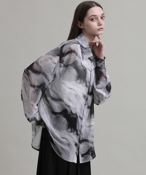 ELLUV(エルブ)の「【ELLUV/エルヴ】シルキーシフォンマーブル 長袖オーバーシアーシャツ(シャツ/ブラウス・メンズ・ブラック/ブルー/ホワイト・S/M/L)」の8枚目の写真