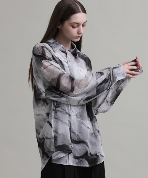 ELLUV(エルブ)の「【ELLUV/エルヴ】シルキーシフォンマーブル 長袖オーバーシアーシャツ(シャツ/ブラウス・メンズ・ブラック/ブルー/ホワイト・S/M/L)」の10枚目の写真