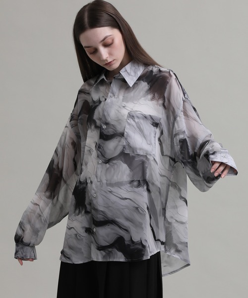 ELLUV(エルブ)の「【ELLUV/エルヴ】シルキーシフォンマーブル 長袖オーバーシアーシャツ(シャツ/ブラウス・メンズ・ブラック/ブルー/ホワイト・S/M/L)」の11枚目の写真