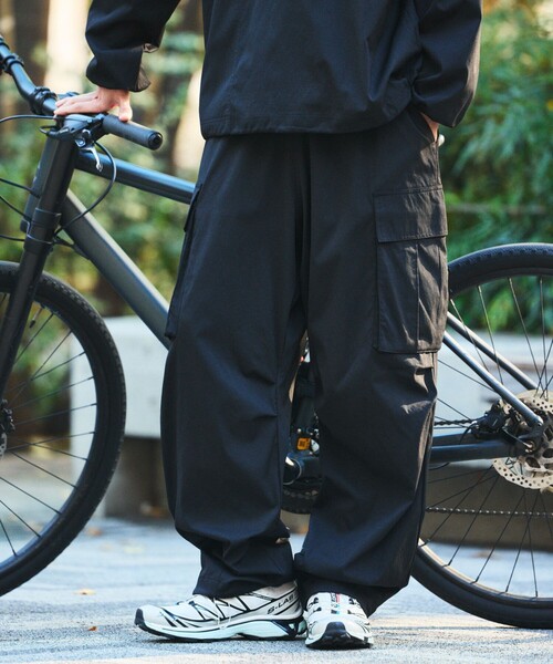 FREAK'S STORE(フリークスストア)の「限定展開 AiRide/エアライド ワイドシルエット カーゴパンツ(その他パンツ・メンズ・チャコールグレー/ブラック/オリーブ・SMALL/LARGE/MEDIUM)」の11枚目の写真