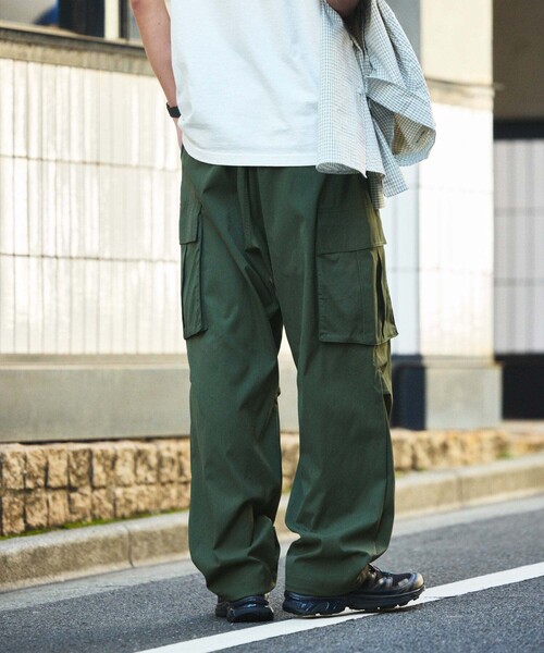 FREAK'S STORE(フリークスストア)の「限定展開 AiRide/エアライド ワイドシルエット カーゴパンツ(その他パンツ・メンズ・チャコールグレー/ブラック/オリーブ・SMALL/LARGE/MEDIUM)」の18枚目の写真