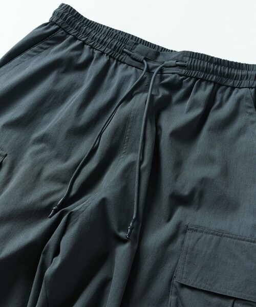 FREAK'S STORE(フリークスストア)の「限定展開 AiRide/エアライド ワイドシルエット カーゴパンツ(その他パンツ・メンズ・チャコールグレー/ブラック/オリーブ・SMALL/LARGE/MEDIUM)」の20枚目の写真
