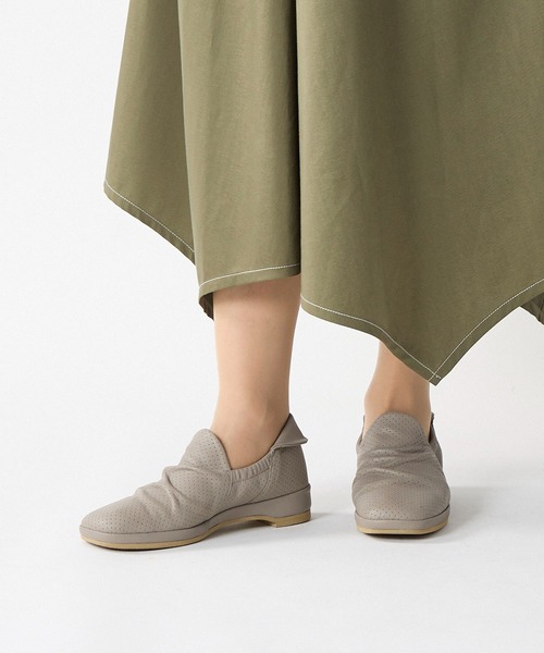 D'ICI(ディッシィ)の「パンチングフラットシューズ(バレエシューズ・レディース・ブラック/ホワイト系その他5/デザートカモ・22.5cm/23cm/23.5cm/24cm/24.5cm/25cm/22cm)」の1枚目の写真